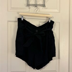 Ava & Viv Linen‑Blend Paperbag Shorts with Removable Belt – Black – 1X